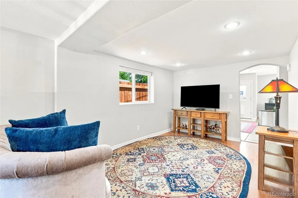 317 3rd Avenue Lyons CO 80540