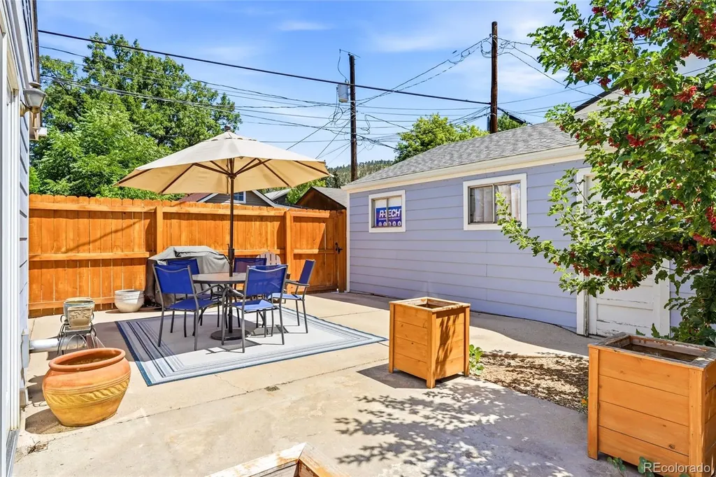 317 3rd Avenue Lyons CO 80540