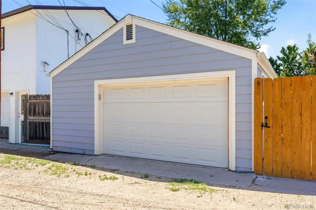 317 3rd Avenue Lyons CO 80540