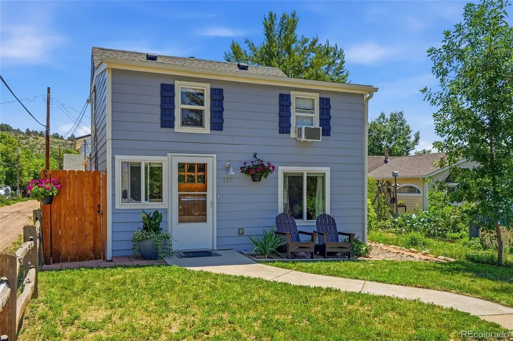 317 3rd Avenue Lyons CO 80540