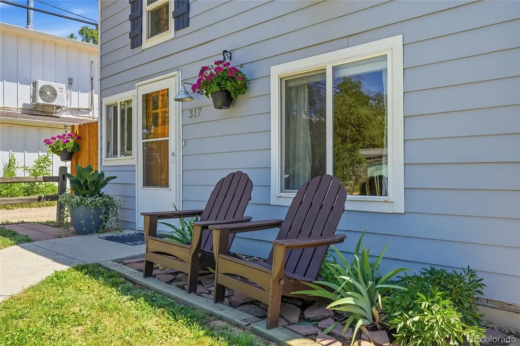 317 3rd Avenue Lyons CO 80540