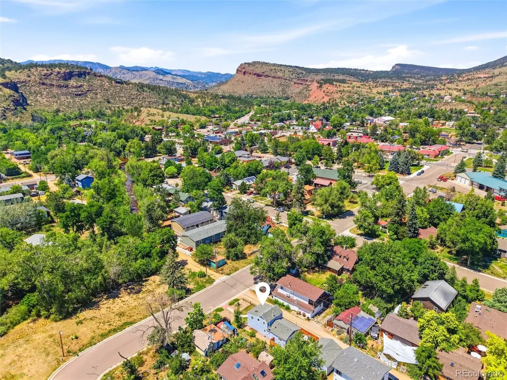 317 3rd Avenue Lyons CO 80540