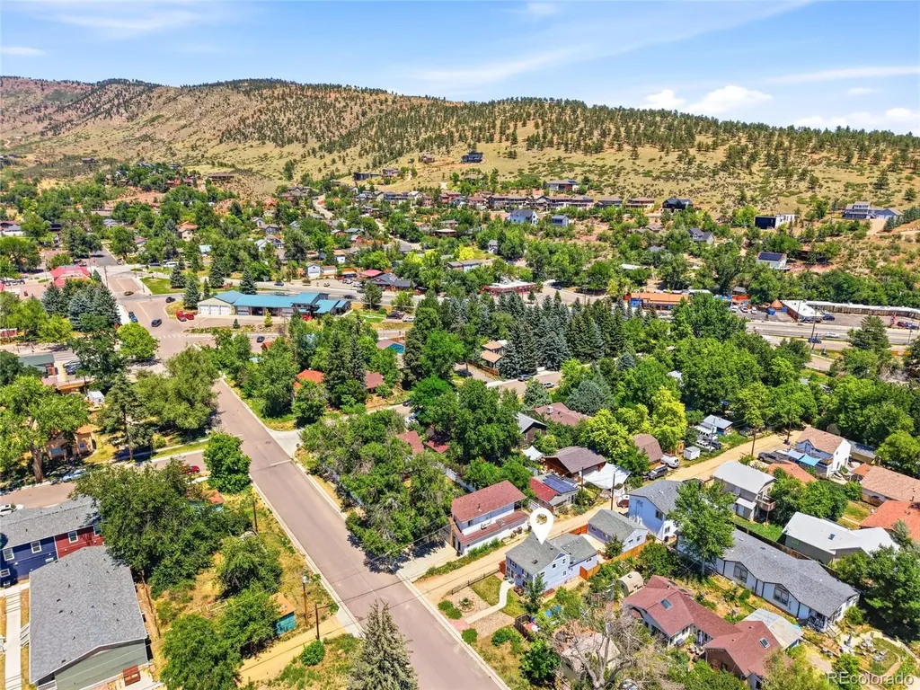 317 3rd Avenue Lyons CO 80540