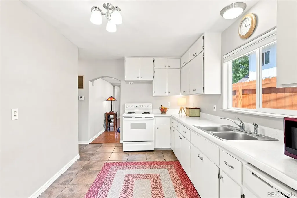 317 3rd Avenue Lyons CO 80540