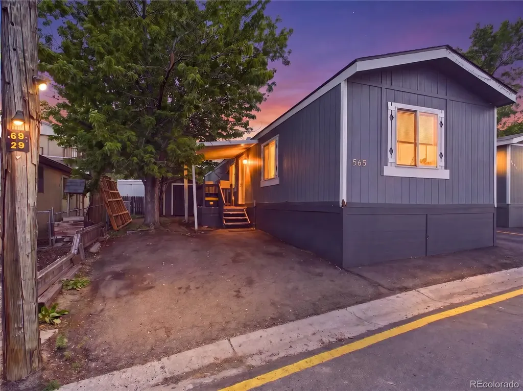 9400 Elm Court Denver CO 80260