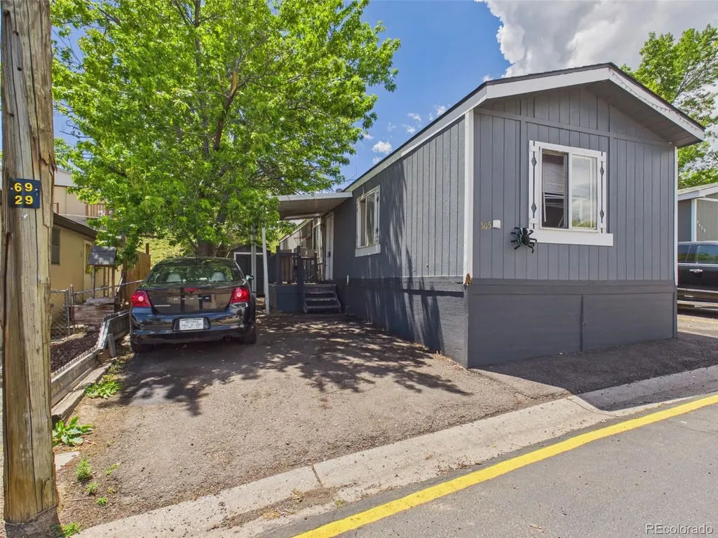 9400 Elm Court Denver CO 80260