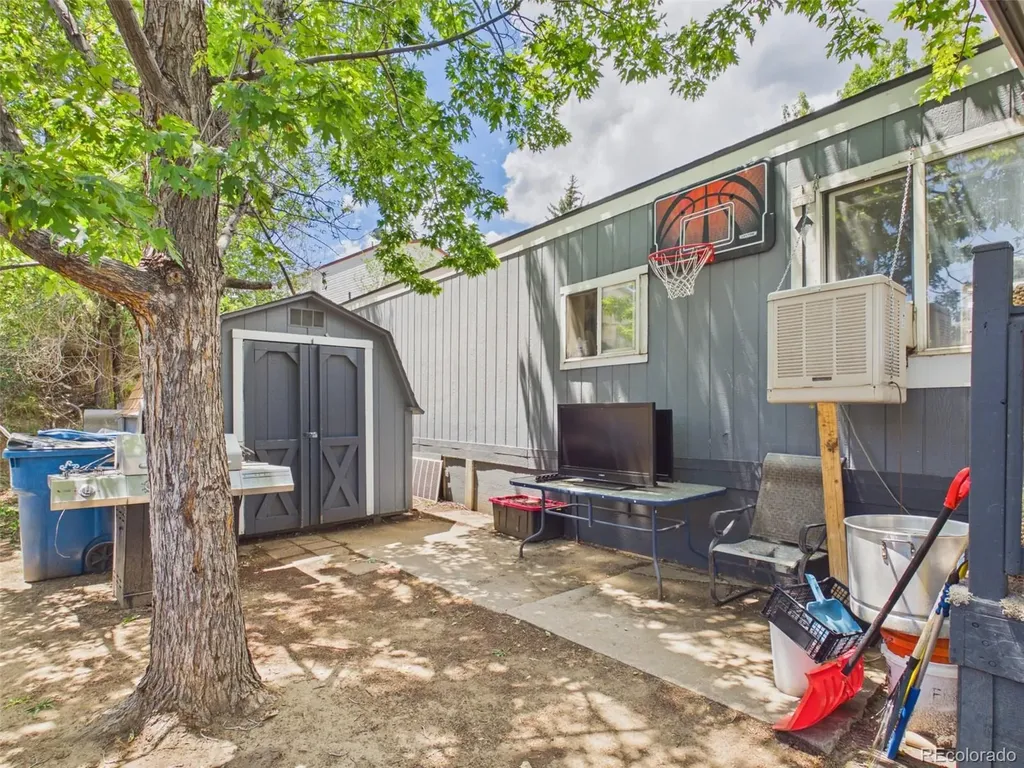 9400 Elm Court Denver CO 80260