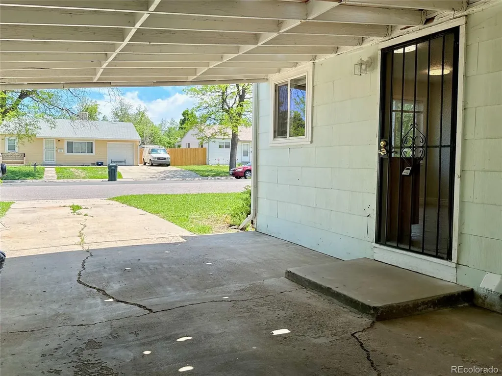 891 Lansing Street Aurora CO 80010