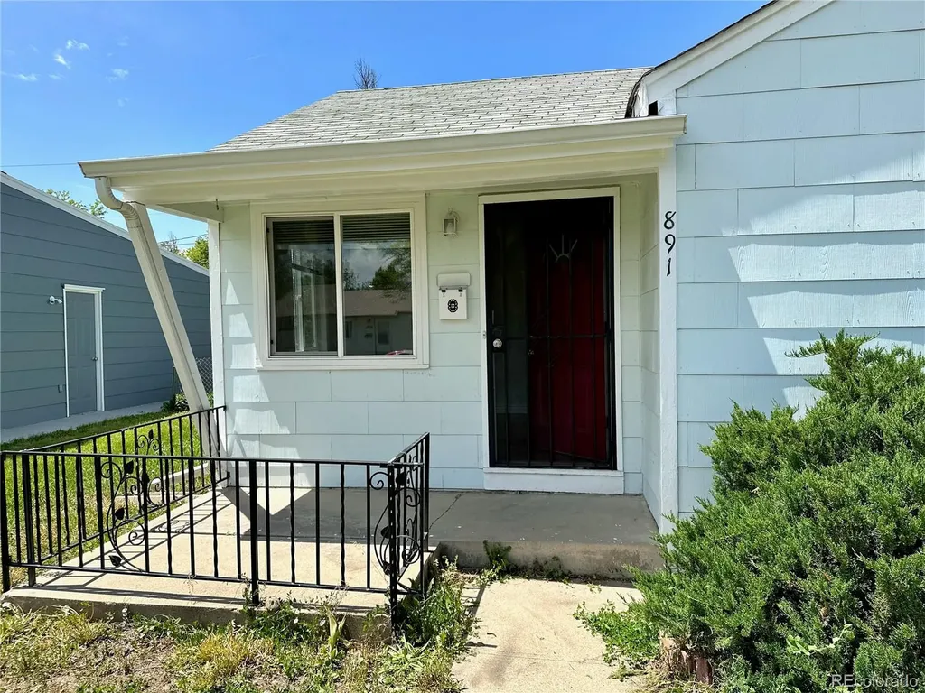 891 Lansing Street Aurora CO 80010
