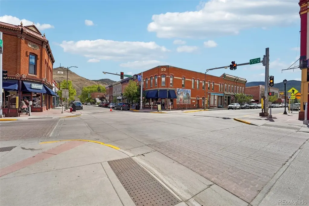 121 N F Street Salida CO 81201