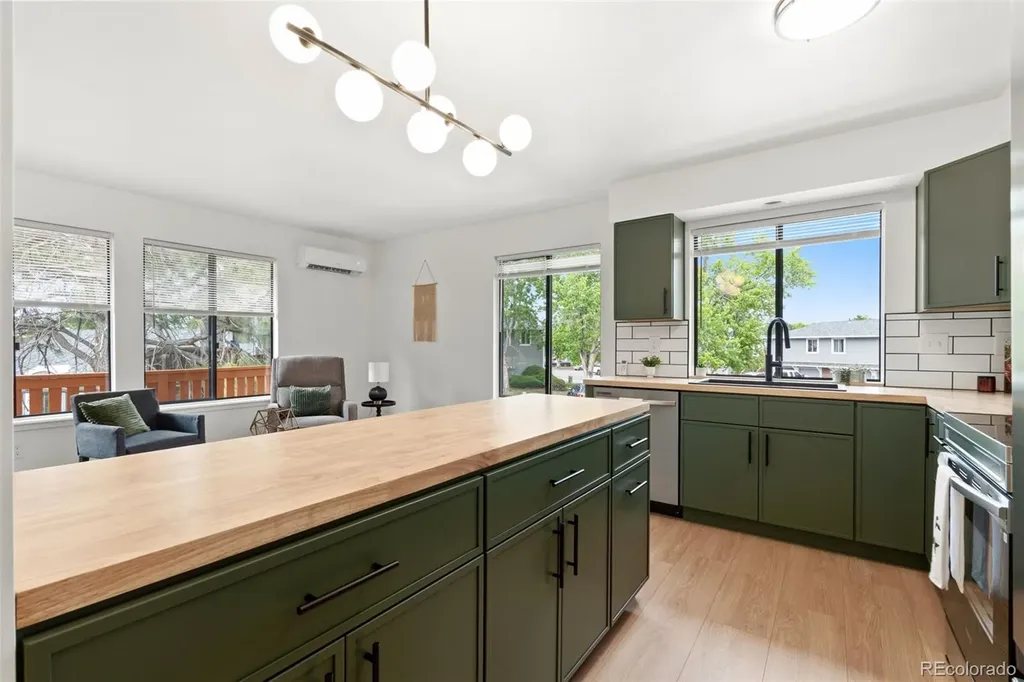 7889 York Street Denver CO 80229