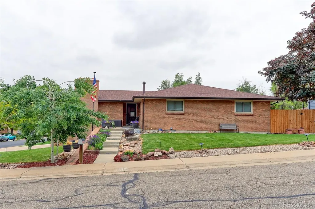 8118 W 69th Way Arvada CO 80004