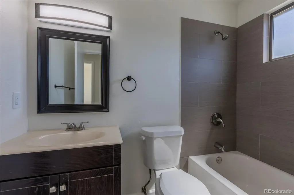 4464 Davenport Way Denver CO 80239