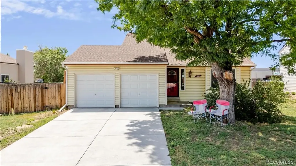 4933 Quari Street Denver CO 80239
