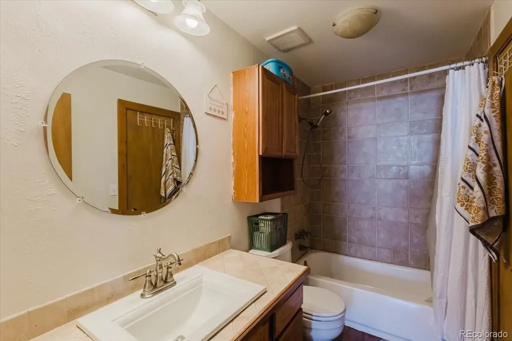 4933 Quari Street Denver CO 80239