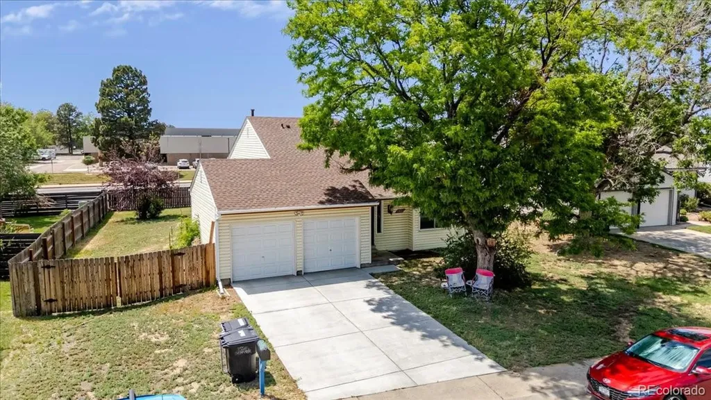 4933 Quari Street Denver CO 80239