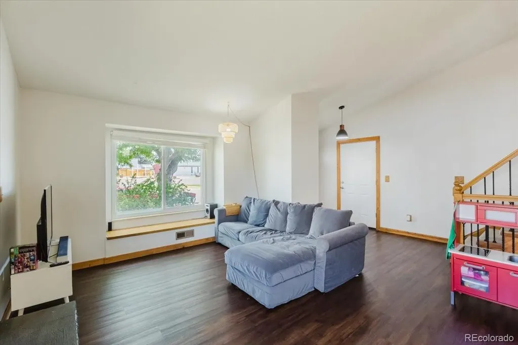 4933 Quari Street Denver CO 80239