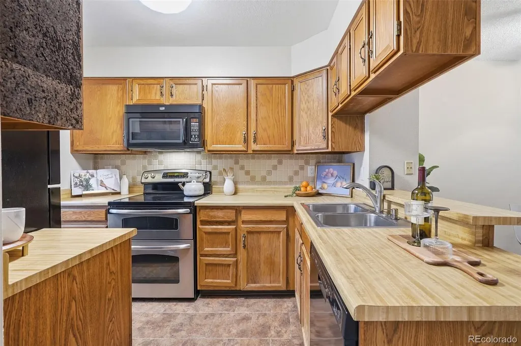 12043 E Hoye Drive Aurora CO 80012