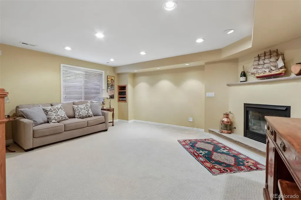 7154 Burgundy Drive Niwot CO 80503