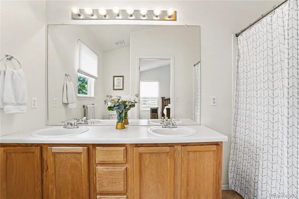 22398 E Oxford Drive Aurora CO 80018