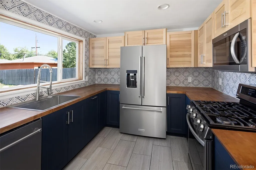 794 Galena Street Aurora CO 80010