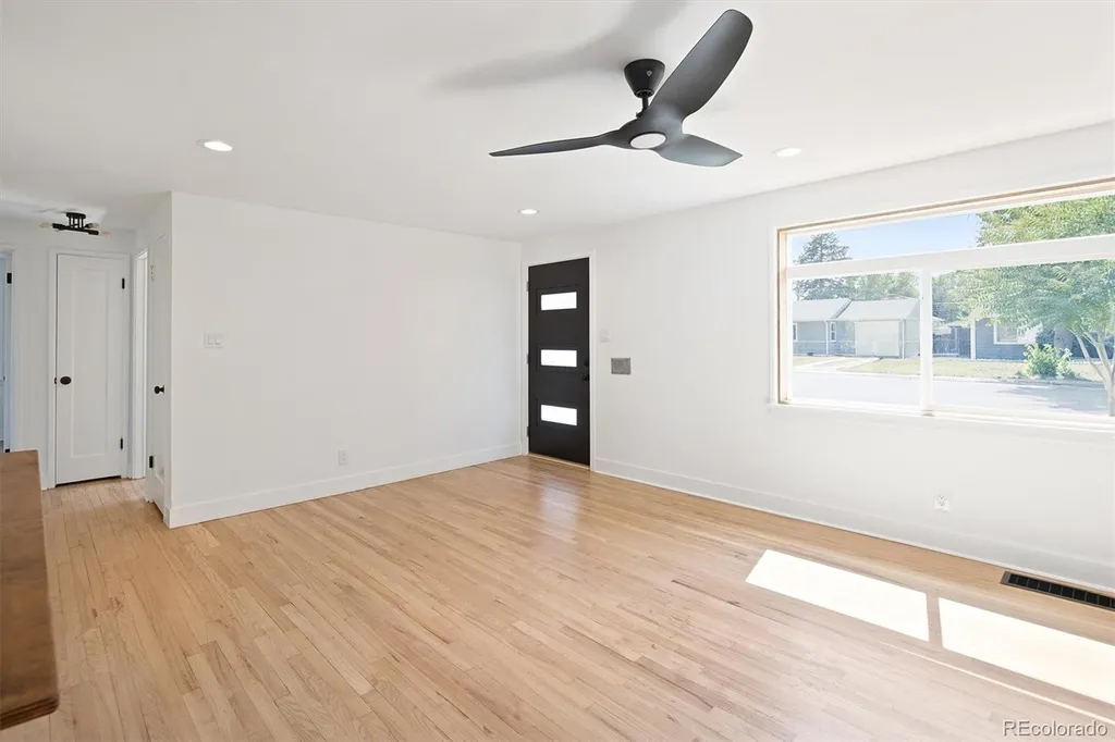 794 Galena Street Aurora CO 80010