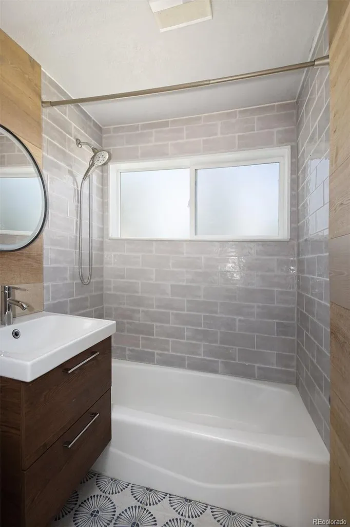 794 Galena Street Aurora CO 80010