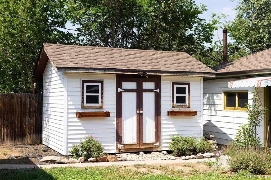 794 Galena Street Aurora CO 80010