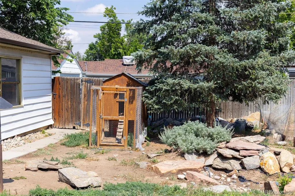 794 Galena Street Aurora CO 80010