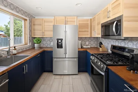 794 Galena Street Aurora CO 80010