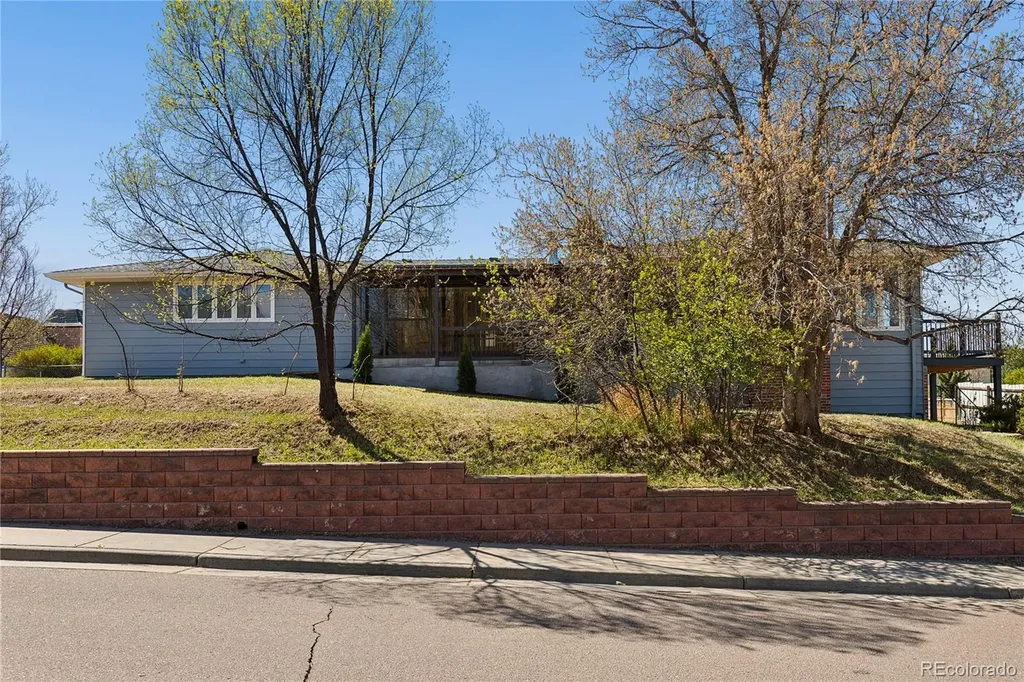 327 S Pine Street Elizabeth CO 80107