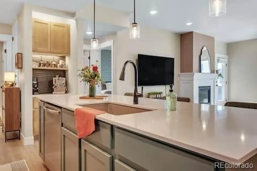 285 High Point Drive Longmont CO 80504