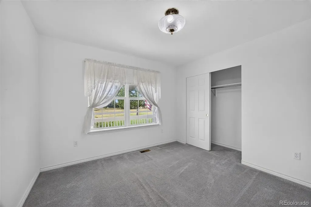 52731 E 19th Avenue Strasburg CO 80136