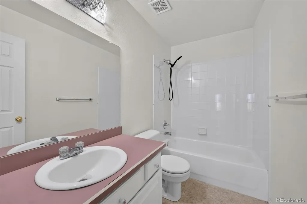 52731 E 19th Avenue Strasburg CO 80136