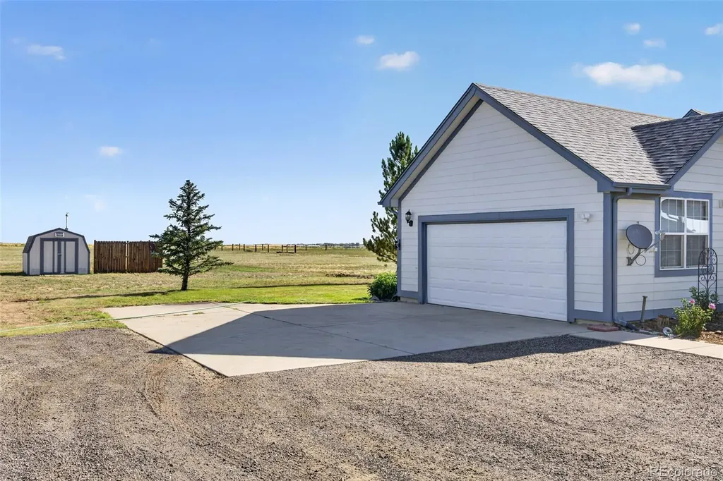 52731 E 19th Avenue Strasburg CO 80136