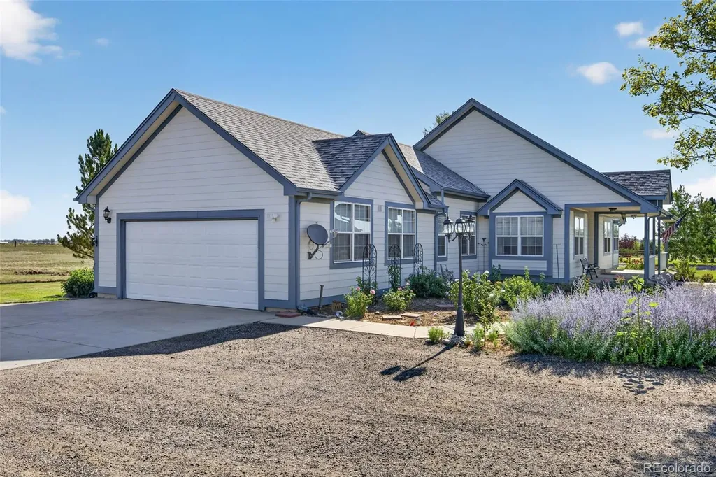 52731 E 19th Avenue Strasburg CO 80136