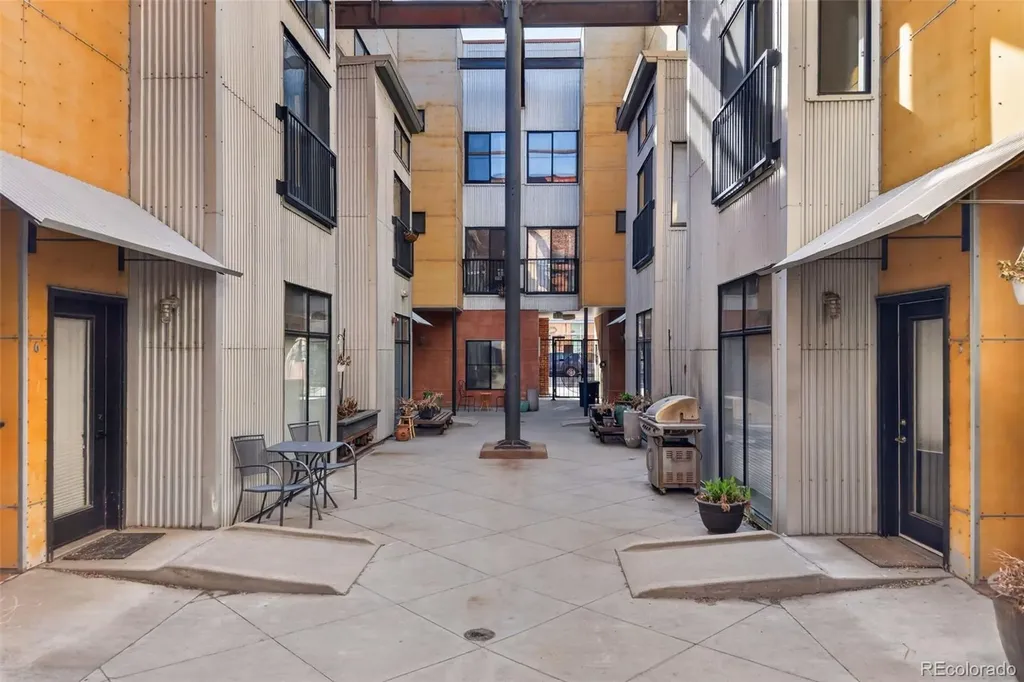 3225 Blake Street Denver CO 80205