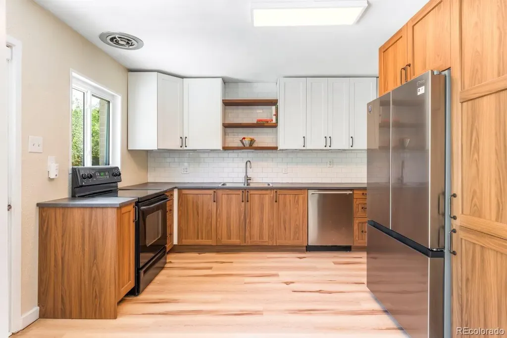 956 Racine Street Aurora CO 80011
