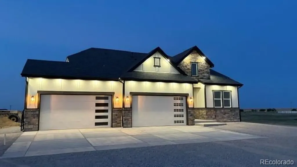 7440 Woodchest Street Strasburg CO 80136