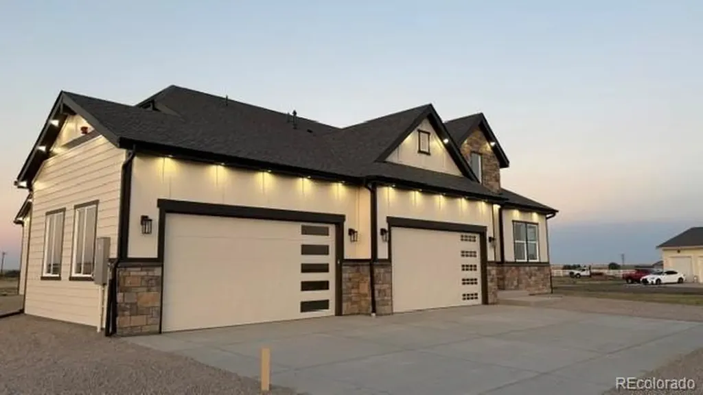 7440 Woodchest Street Strasburg CO 80136