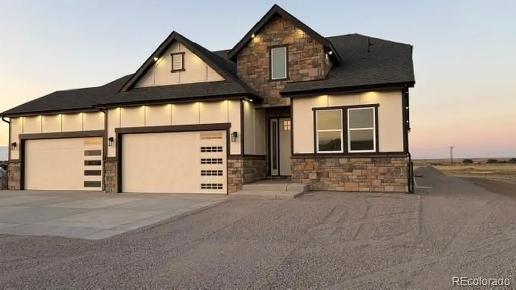 7440 Woodchest Street Strasburg CO 80136