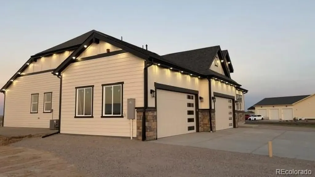 7440 Woodchest Street Strasburg CO 80136