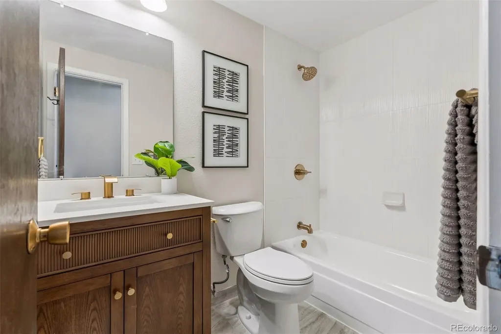 1995 S Poplar Street Denver CO 80224