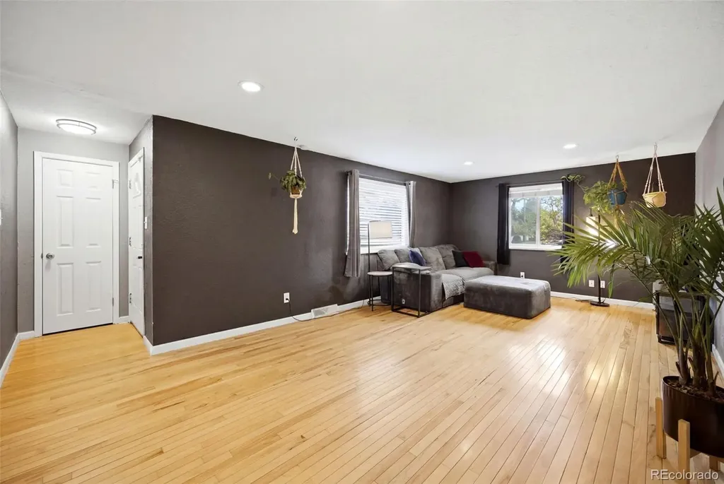 1490 S Zephyr Street Lakewood CO 80232