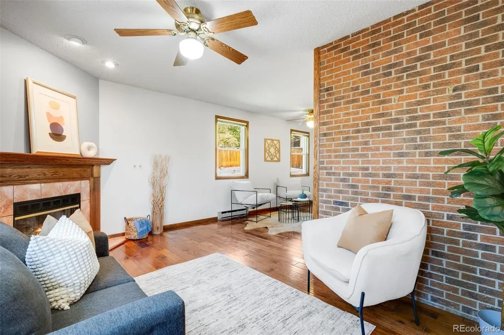 4641 S Perry Way Denver CO 80236
