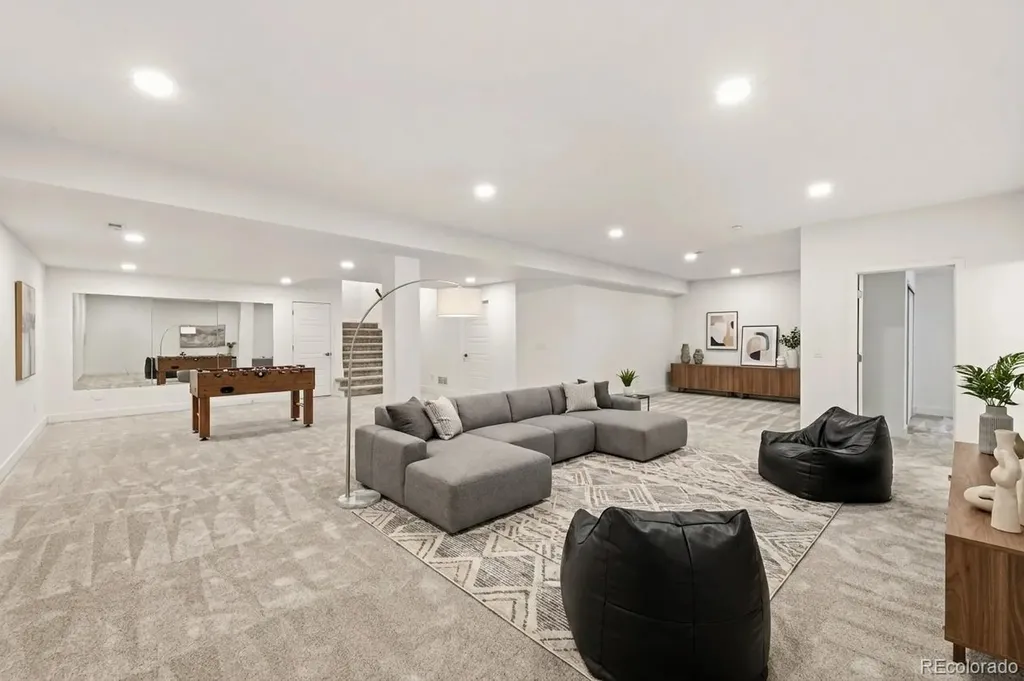 6121 Chester Street Denver CO 80238