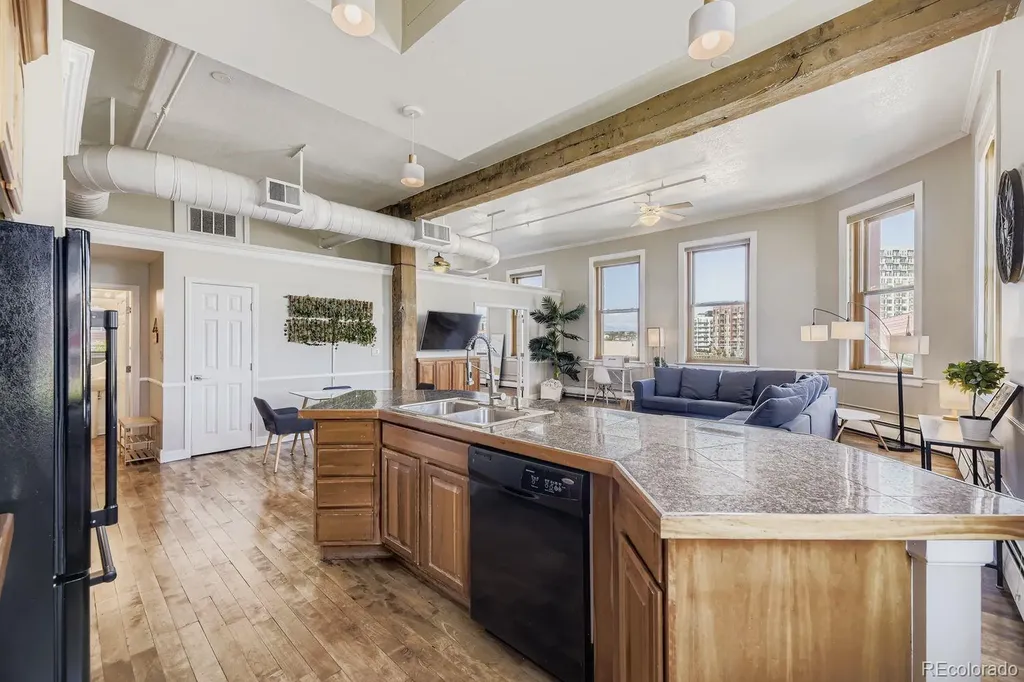 2560 Blake Street Denver CO 80205
