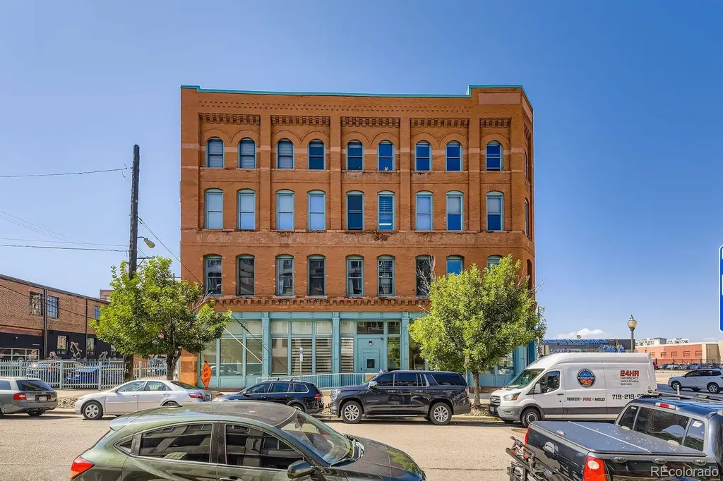 2560 Blake Street Denver CO 80205