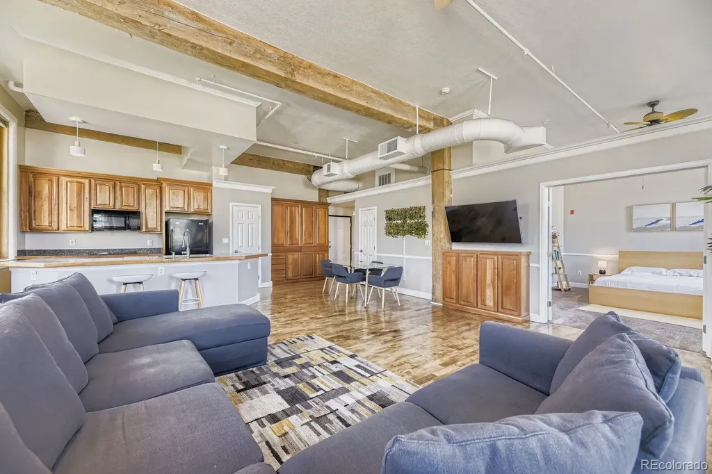 2560 Blake Street Denver CO 80205