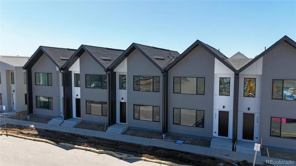 933 Edge Circle Longmont CO 80501